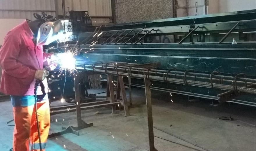 Retrouvez notre service de découpe plasma sur tôle en acier à Mérignac en Gironde. F2I, Fournitures Industrielles Ibérique.